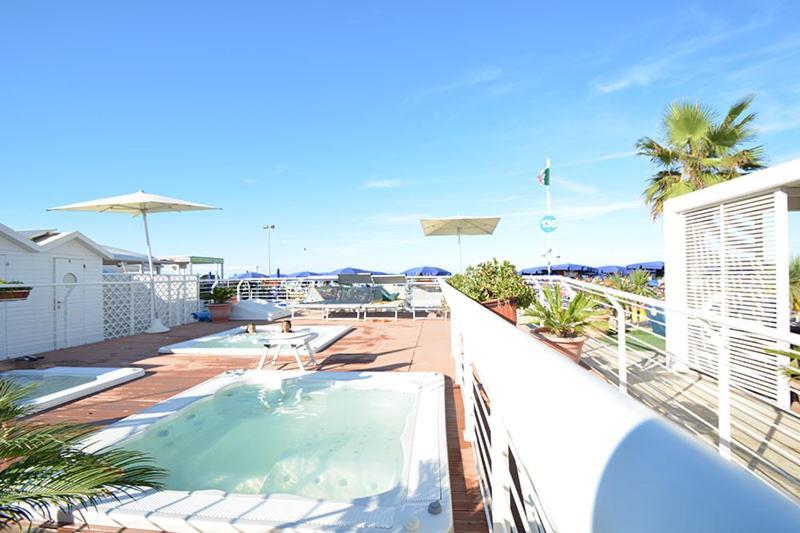 Riccione Beach Hotel - Enjoy Your Summer -Beach Village Incluso 외부 사진