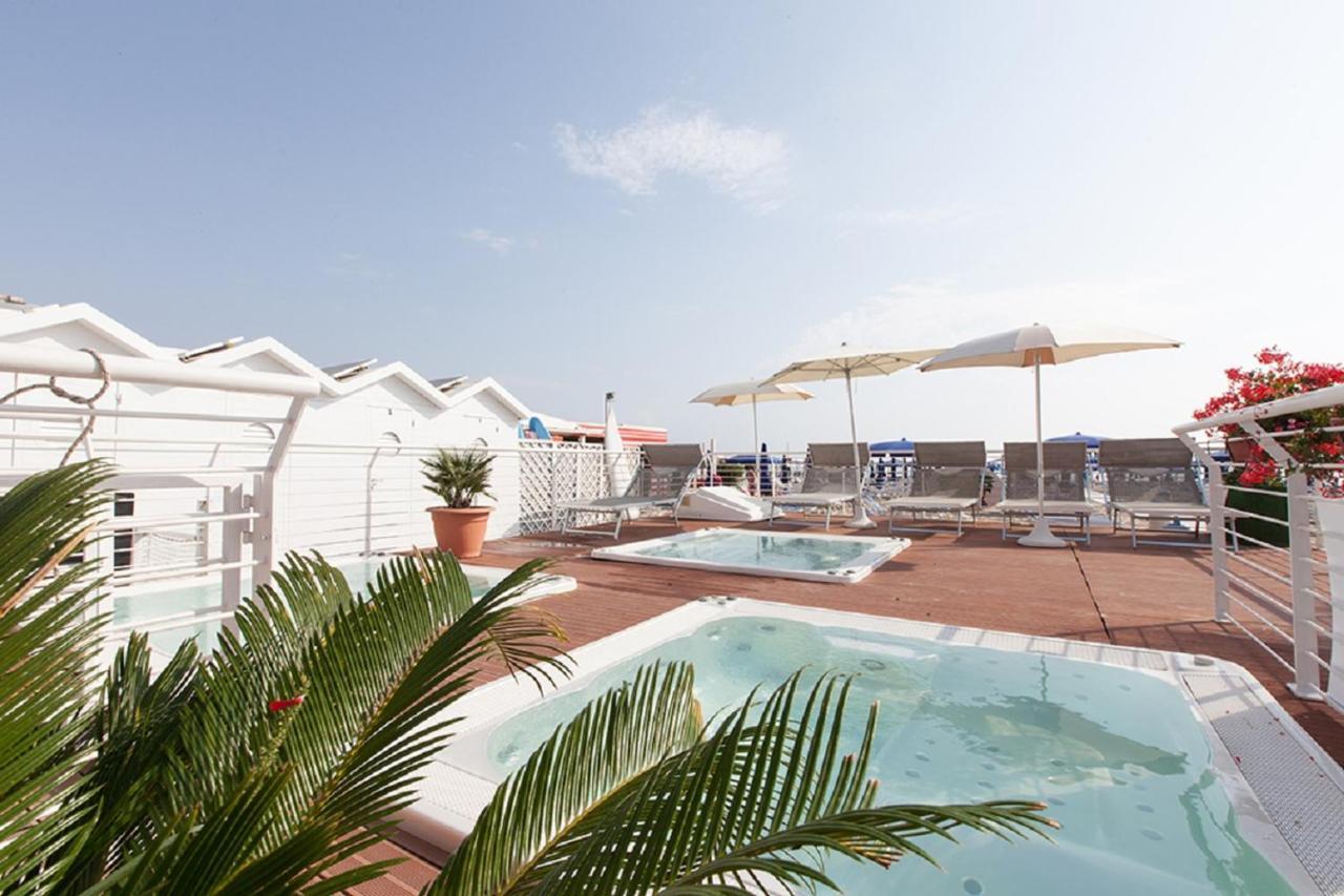 Riccione Beach Hotel - Enjoy Your Summer -Beach Village Incluso 외부 사진