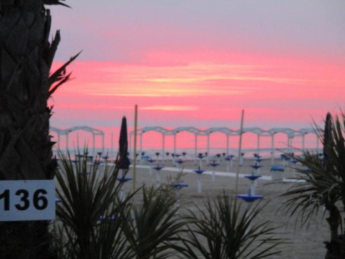 Riccione Beach Hotel - Enjoy Your Summer -Beach Village Incluso 외부 사진