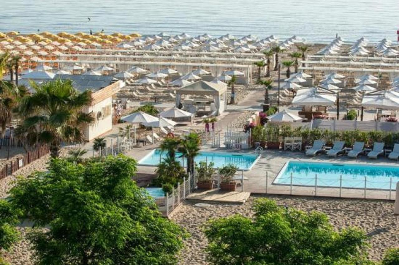 Riccione Beach Hotel - Enjoy Your Summer -Beach Village Incluso 외부 사진